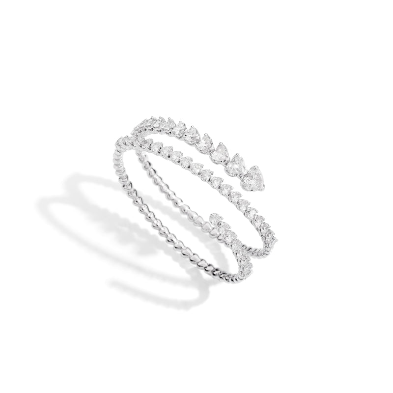 ANNIVERSARY LOVE Graduated contrarié bracelet with harmonious gold spring 18 kt white gold and brilliantcut diamonds heart-shaped diamonds 11.00ct