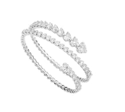 ANNIVERSARY LOVE Graduated contrarié bracelet with harmonious gold spring 18 kt white gold and brilliantcut diamonds heart-shaped diamonds 11.00ct