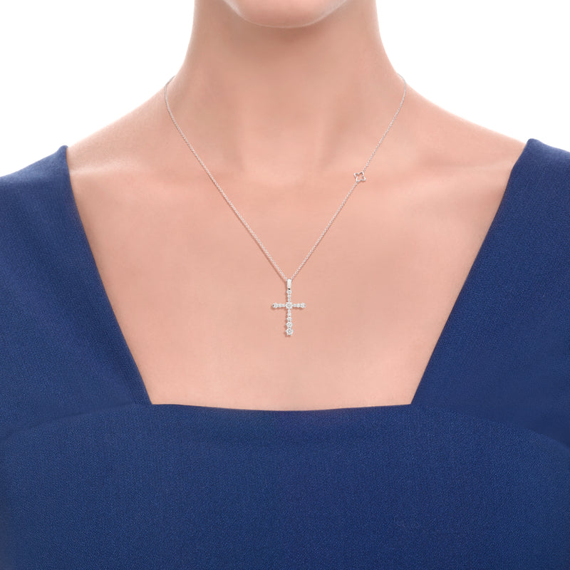 ANNIVERSARY Cross necklace with six prongs, 18 kt white gold and diamonds RECARLO