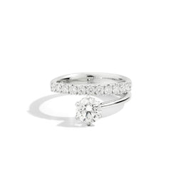 ANNIVERSARY Six-prong solitaire ring with diamond band, 18 kt white gold and diamonds