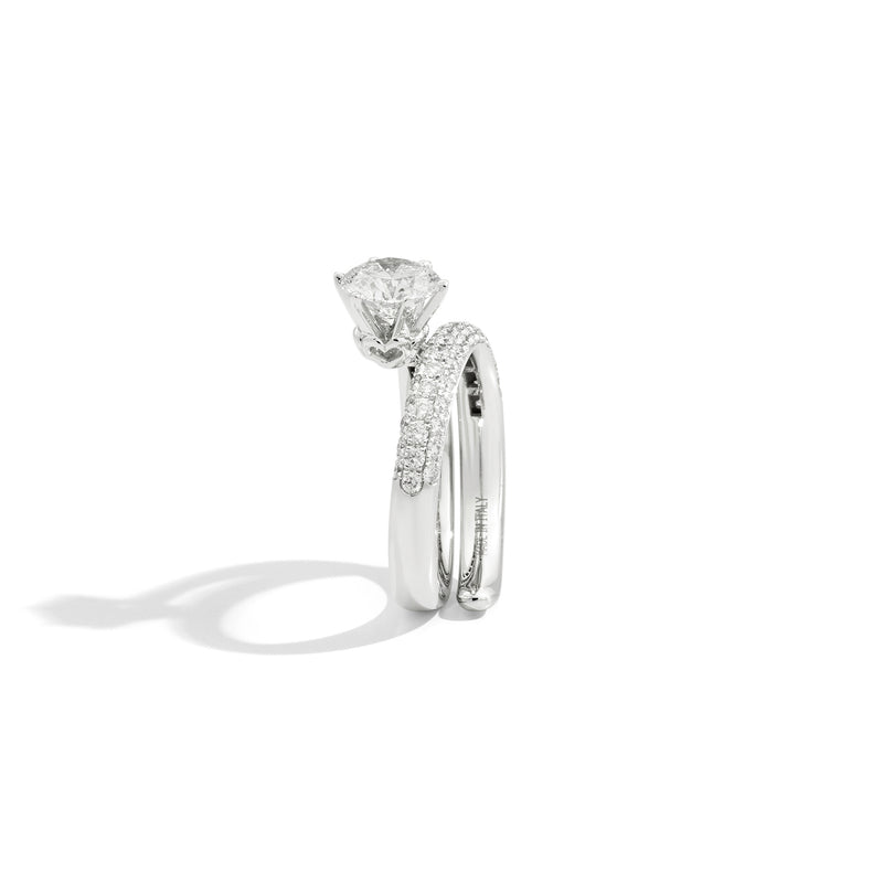 ANNIVERSARY Solitaire ring with double pavè band, 18 kt white gold and diamonds