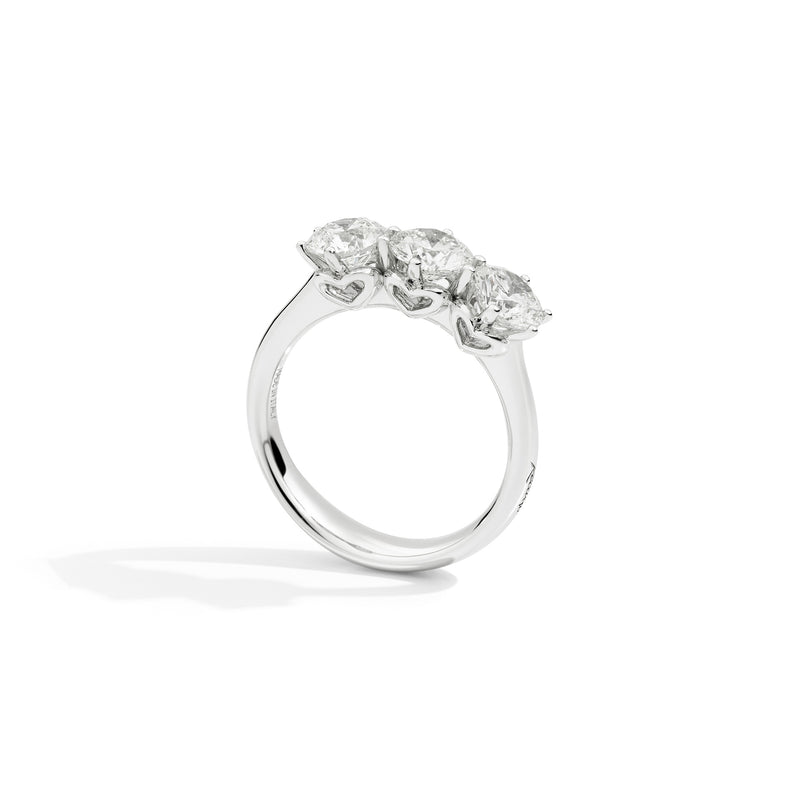 ANNIVERSARY Trilogy six prong ring, 18 kt white gold and diamonds