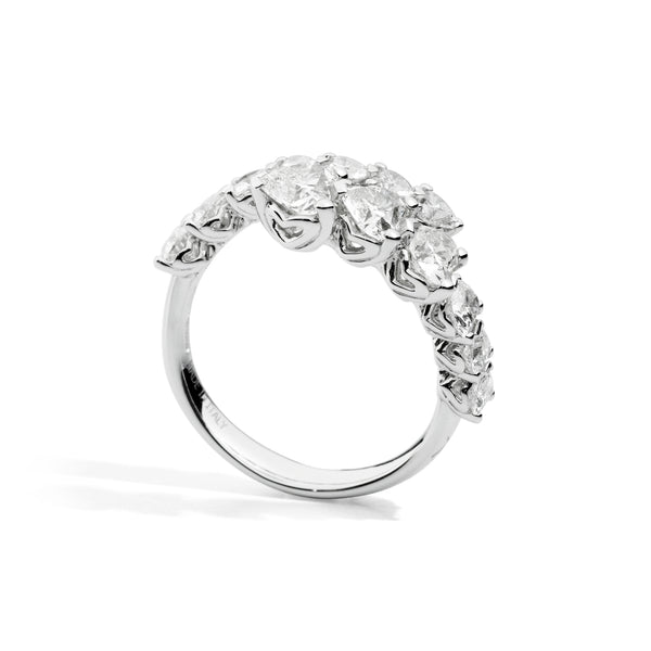 ANNIVERSARY LOVE Graduated contrarié ring 18 Kt white gold and brilliant-cut heart-shaped diamonds