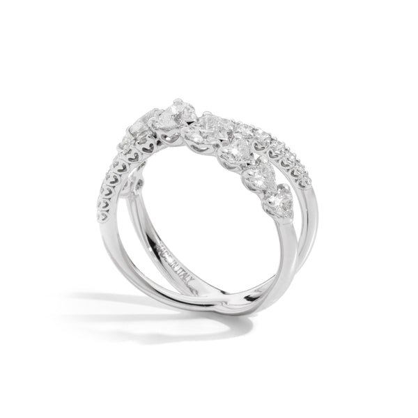 ANNIVERSARY LOVE Ring 18 Kt white gold, brilliant cut heart-shaped and round diamonds