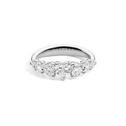ANNIVERSARY LOVE Graduated 5-stone wedding ring 18 Kt white gold and brilliant-cut heart-shaped diamonds 1.66ct