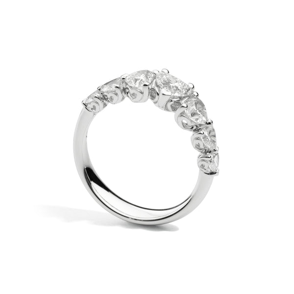 ANNIVERSARY LOVE Graduated 5-stone wedding ring 18 Kt white gold and brilliant-cut heart-shaped diamonds 1.66ct