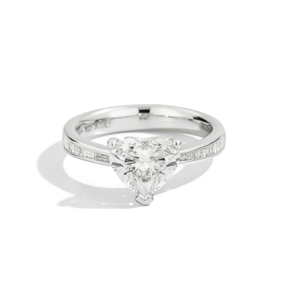 ANNIVERSARY LOVE Solitarie ring 18 kt white gold, central heart shape diamond and taper-cut diamond band