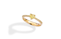 LIMITED EDITION solitaire ring 18 kt yellow gold and brilliant-cut heart-shape fancy diamonds