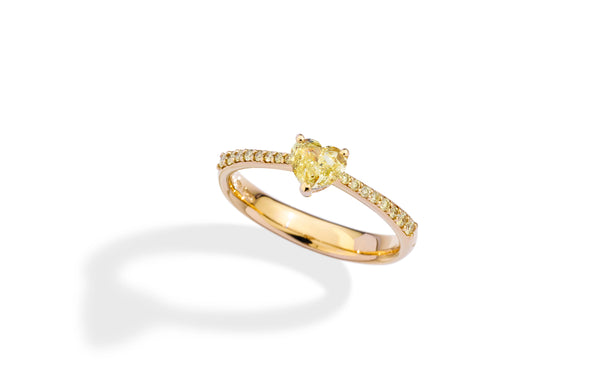 LIMITED EDITION solitaire ring 18 kt yellow gold and brilliant-cut heart-shape fancy diamonds