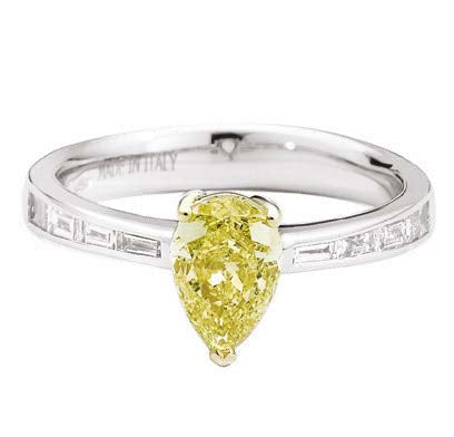 ATELIER Solitaire ring 18 kt white and yellow gold, central yellow fancy pear-cut natural from ct. 1,20 (cert. GIA) and taper-cut band 0.31ct