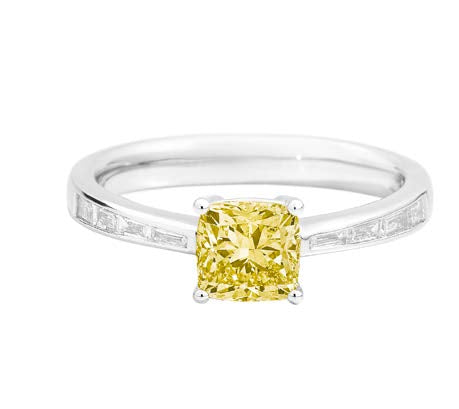 ATELIER Solitaire ring18 kt white and yellow gold, central yellow fancy cushion-cut diamond from ct. 2,50 (cert. GIA) and taper-cut band 0.28ct