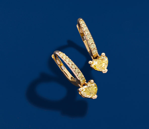 LIMITED EDITION claps earring 18 kt yellow gold, brilliant-cut heart and round shape fancy diamonds